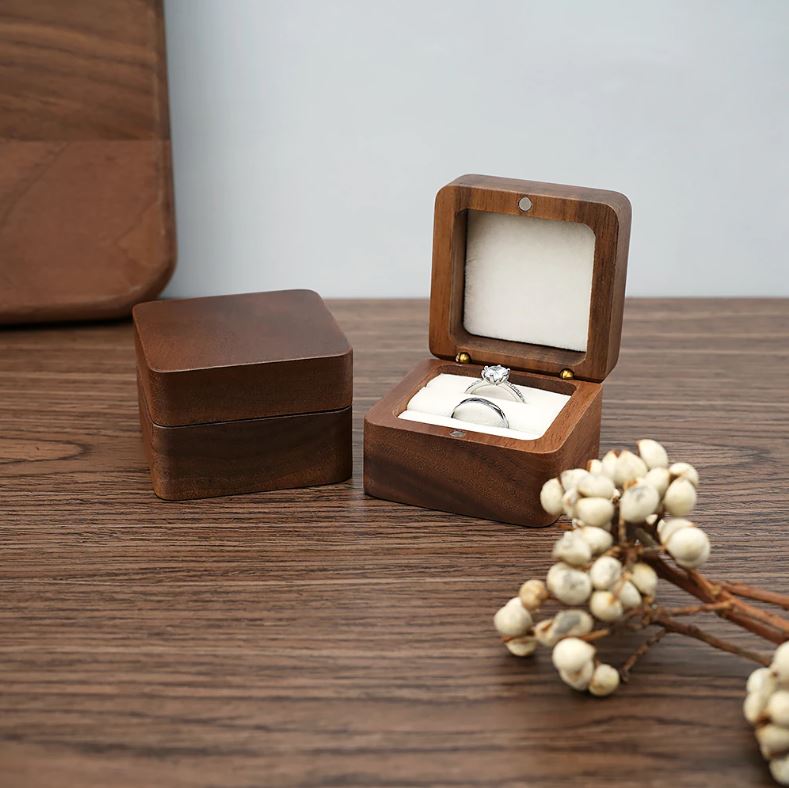 Boîte à alliances en bois pour mariage