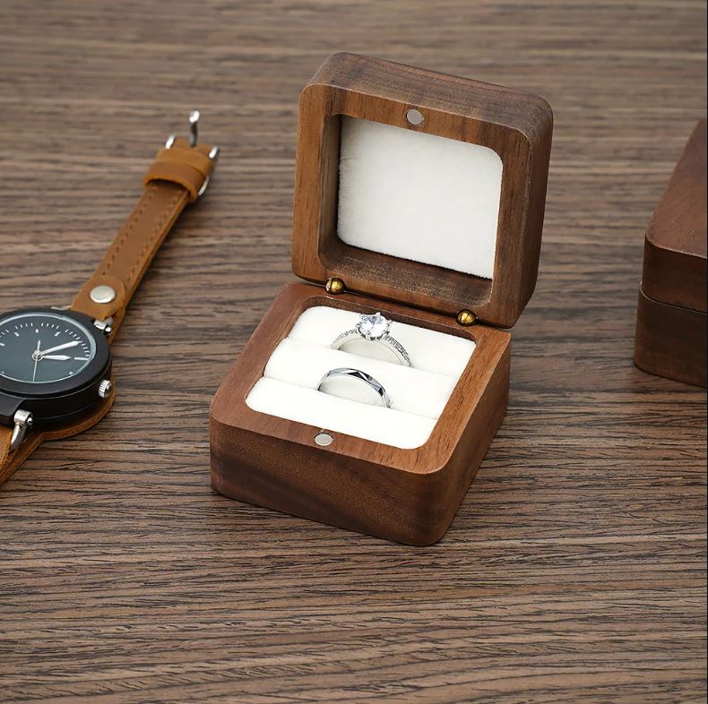 Boîte à alliances en bois pour mariage