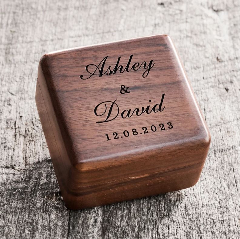 Boîte à alliances en bois pour mariage