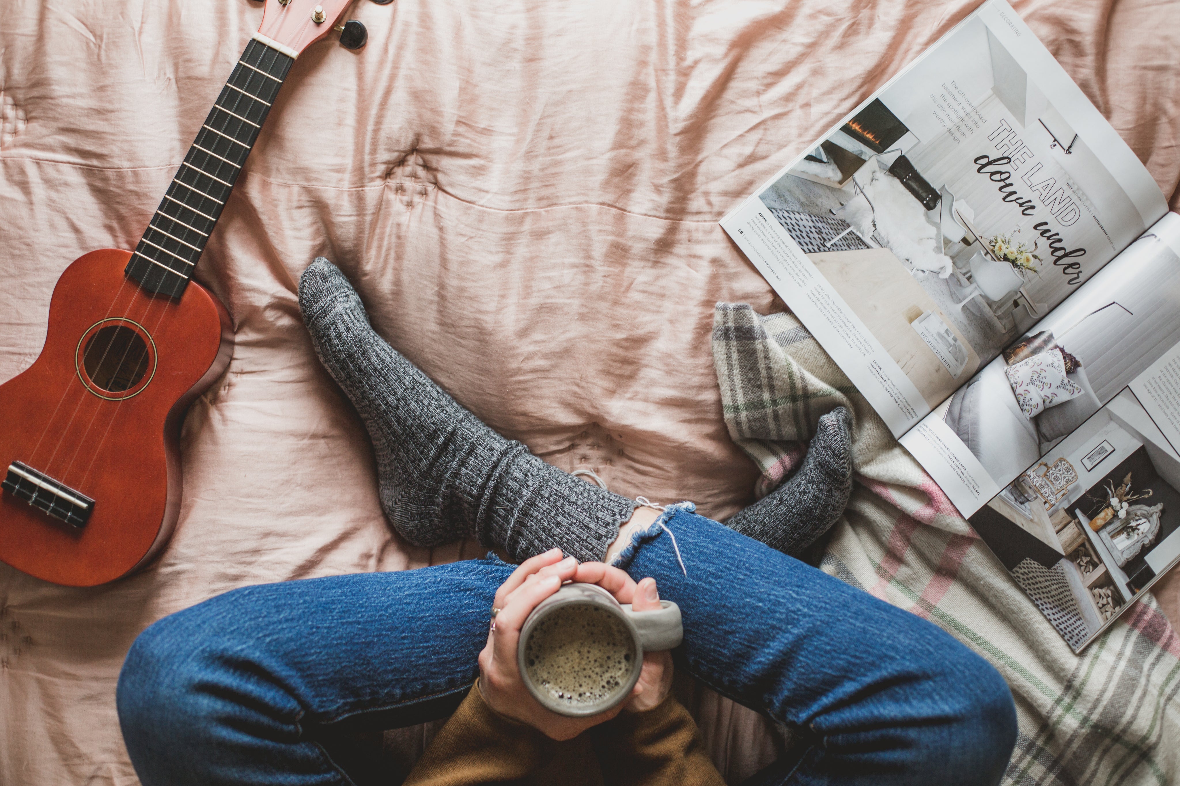files/cozy-reading-in-bed.jpg