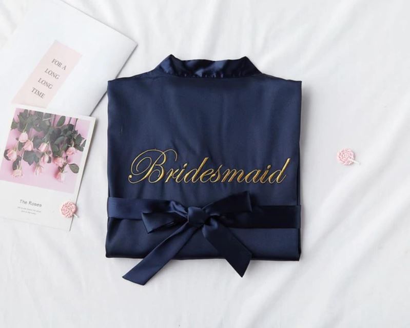 Robe de mariée et demoiselle d'honneur
